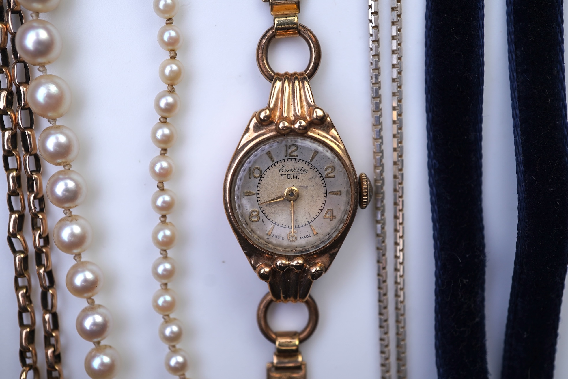 A collection of jewels, early-mid 20th century